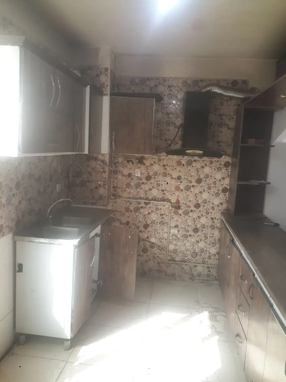 کابینت کار کرده بدنه فلزی|آب‌چکان و نظم‌دهنده ظروف|قدس, شهر‌قدس|دیوار