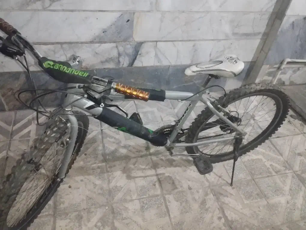 دوچرخه|دوچرخه، اسکیت، اسکوتر|قدس, شهرقدس|دیوار