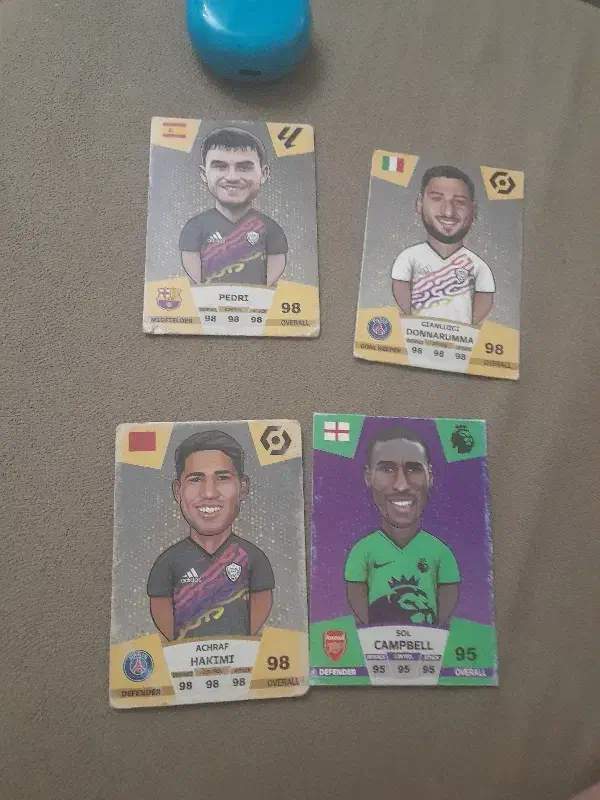 کارت کیمدی|اسباب‌‌بازی|ری, علایین|دیوار