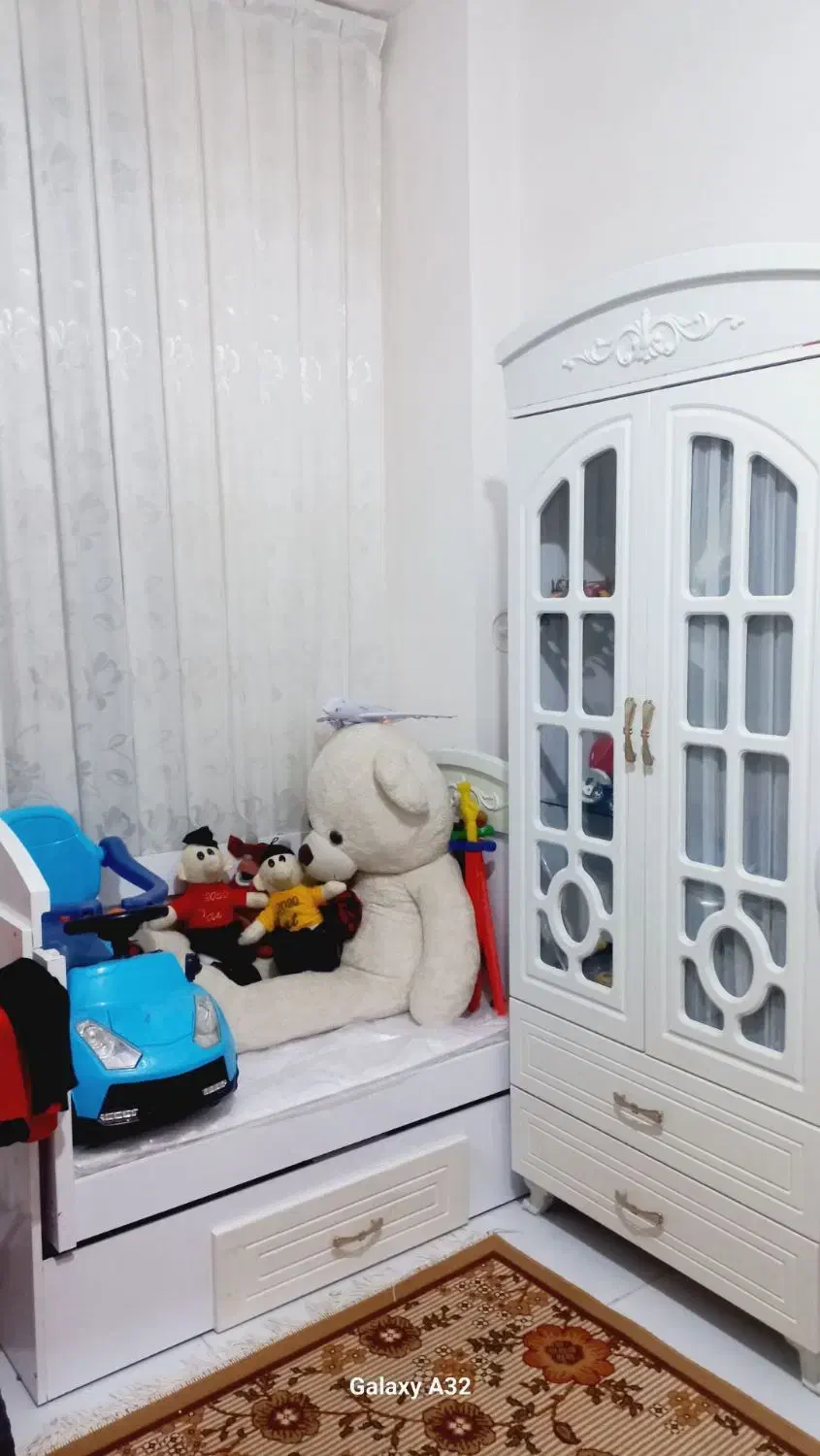 تخت گهواره ای و کودک سالم و تمیز مناسب سیسمونی|اسباب و اثاث بچه|مشهد, بهمن|دیوار