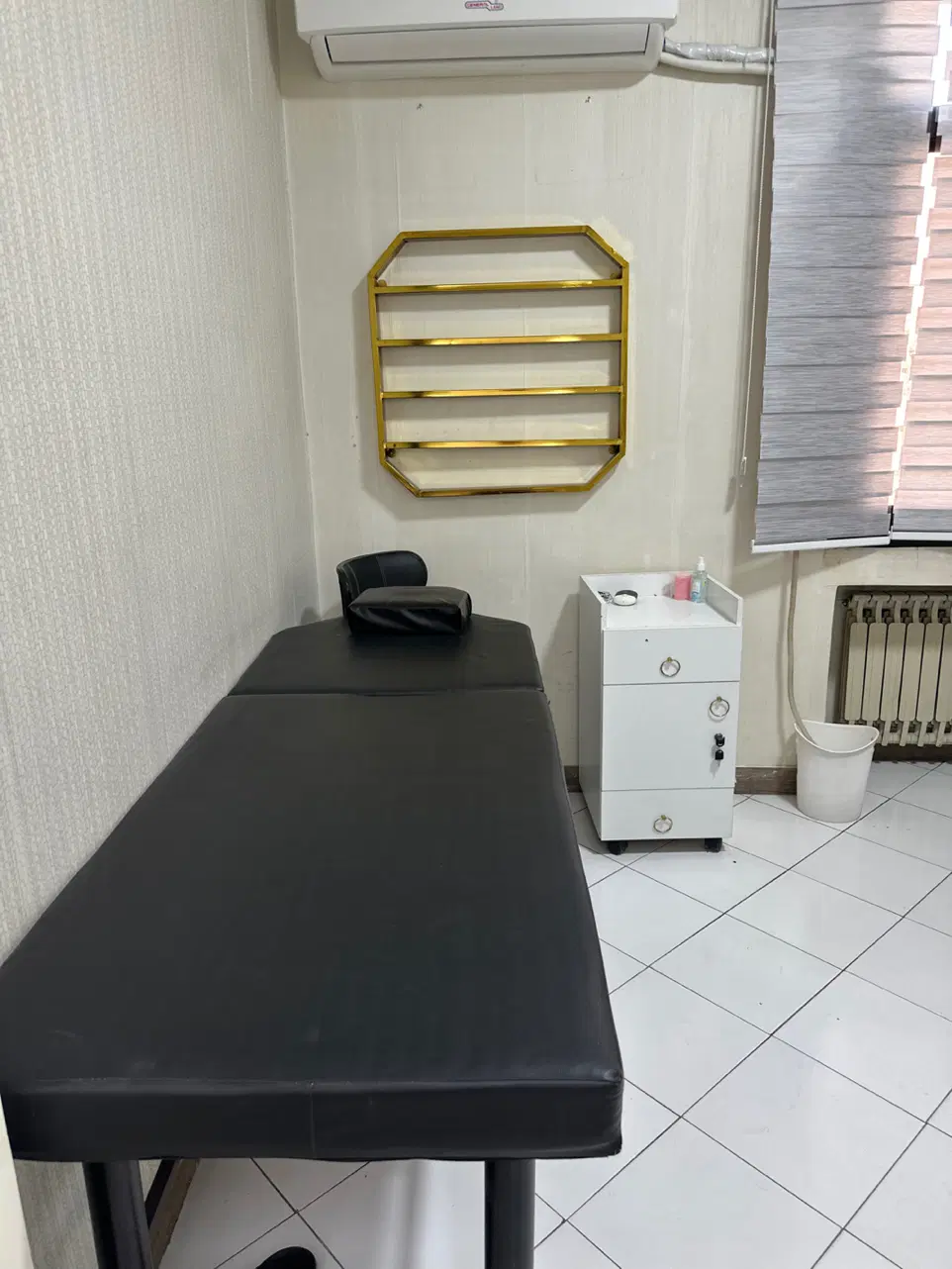 ناخنکار حرفه ای و دستیار کارآموز رنگ وش|استخدام درمانی، زیبایی، بهداشتی|تهران, پونک|دیوار
