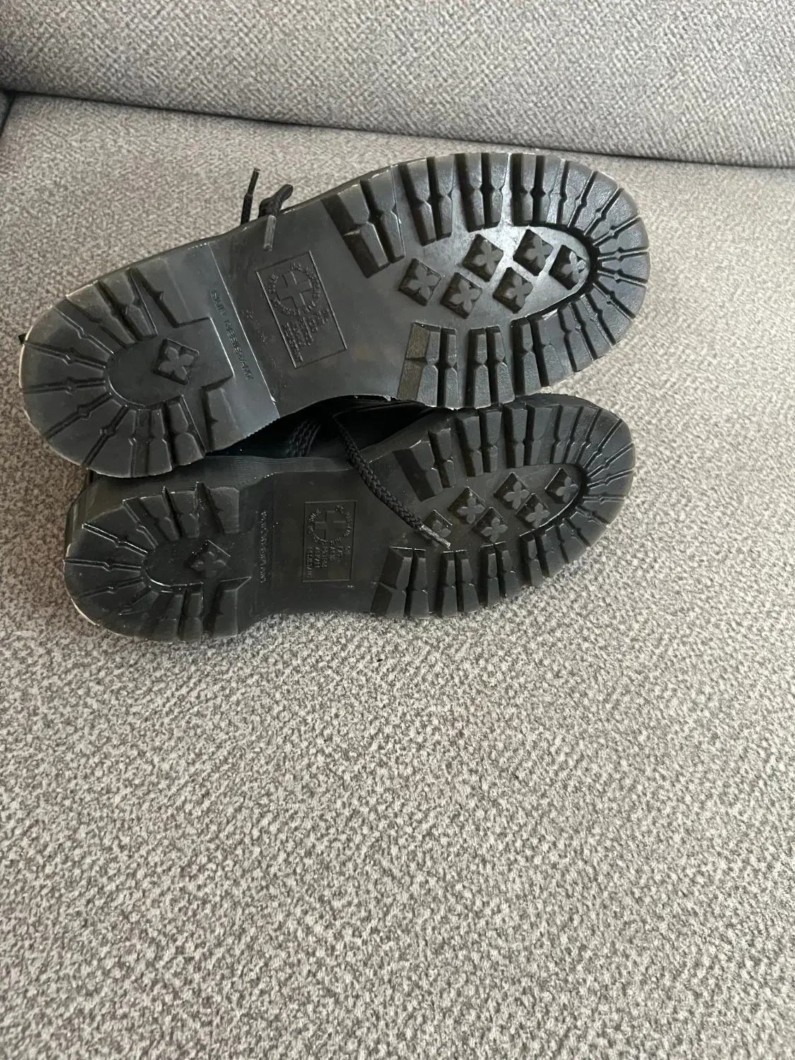 نیم بوت Dr.martens سایز 40-40/5|کیف، کفش، کمربند|تهران, هفت حوض|دیوار