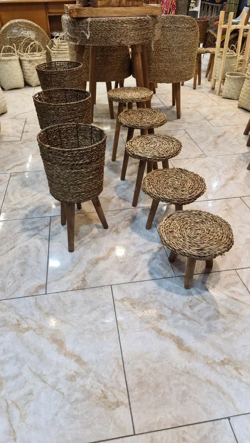 پایه گلدان چوبی حصیری|گل و گیاه طبیعی|شاهرود, |دیوار