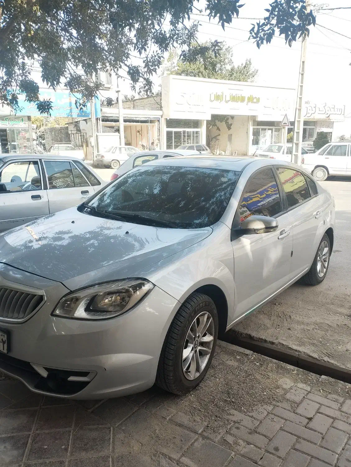 برلیانس H330 اتومات ، موتور بزرگ (1650cc) ، مدل ۹۷|خودرو سواری و وانت|مشهد, کارمندان دوم|دیوار