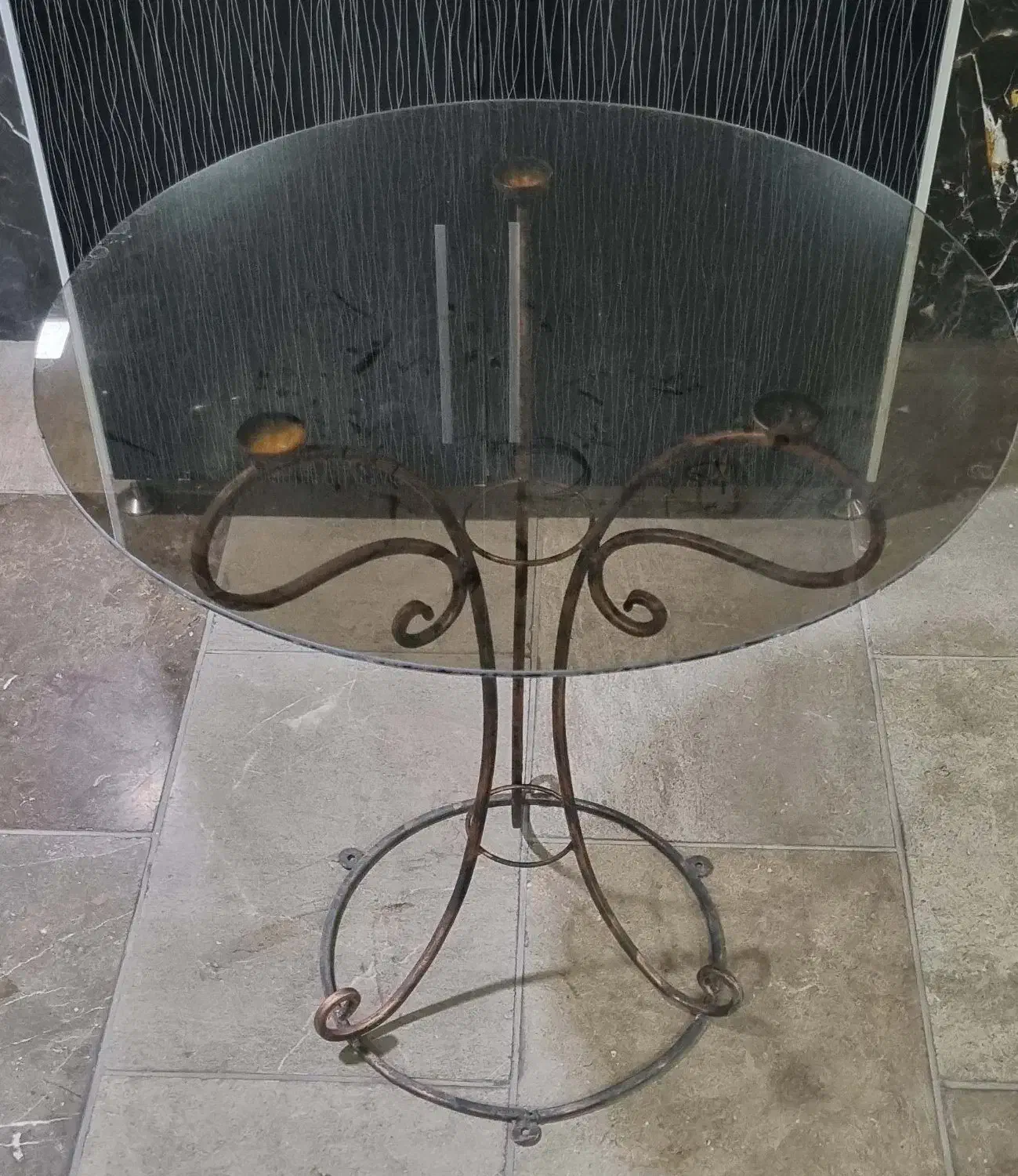 میز گرد فلز و شیشه ایی|مبلمان خانگی و میز عسلی|اصفهان, طامه|دیوار