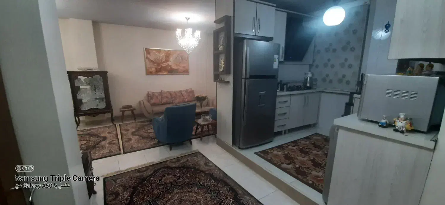 آپارتمان ۵۸ متری تمیز بر خیابان اصلی