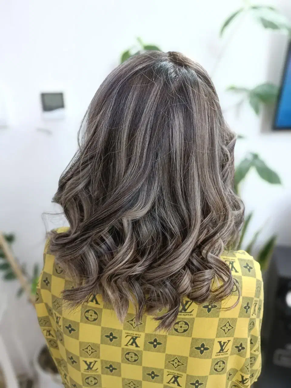 انجام رنگ مو شنیون و میکاپ|خدمات آرایشگری و زیبایی|فلاورجان, |دیوار