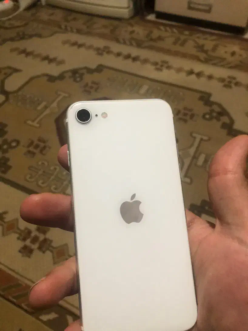 iPhone SE 128 lla سفید و تمیز|موبایل|اصفهان, ملک‌شهر|دیوار