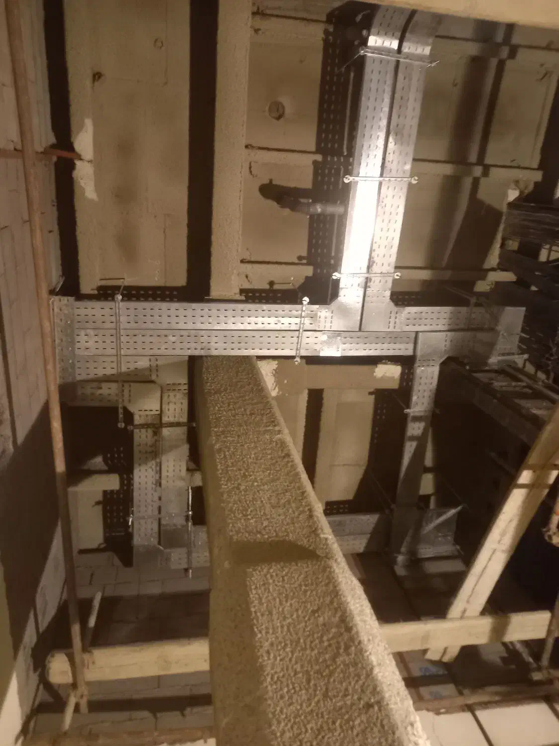 برقکار ساختمان|استخدام صنعتی، فنی، مهندسی|تهران, اقدسیه|دیوار