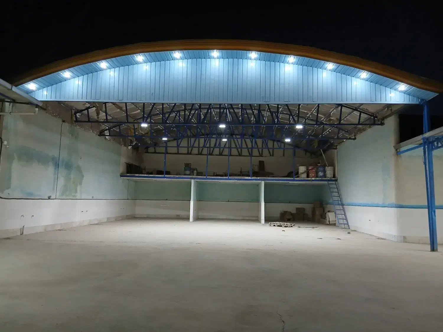 اجاره گاراژ نوساز فول امکانات ۱۴۰۰متر مرکز ورامین|اجارهٔ مغازه و غرفه|ورامین, ورامین|دیوار