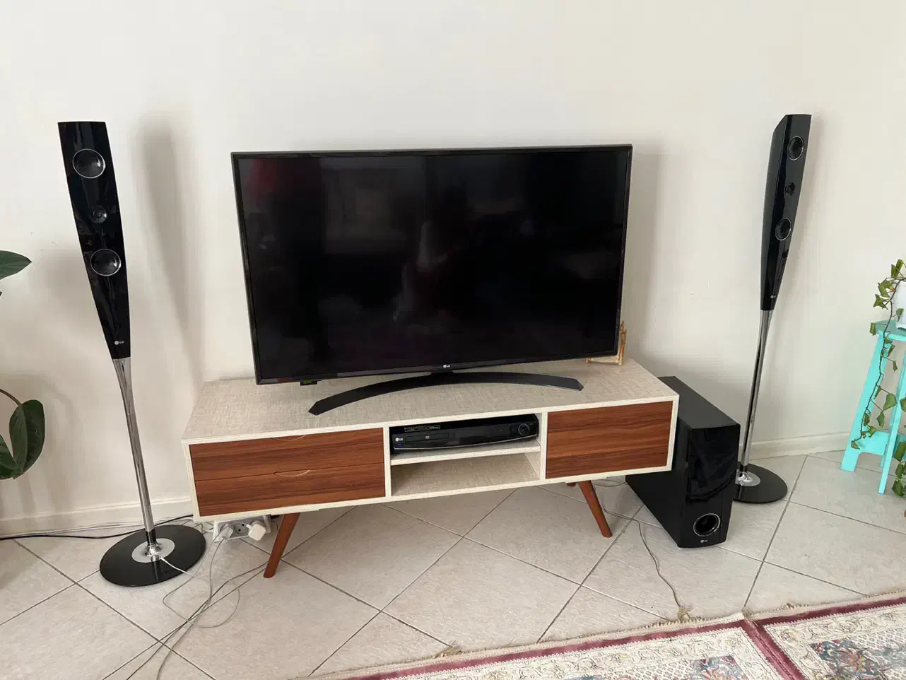 سینما خانواده ال جی|سیستم صوتی خانگی|اندیشه, اندیشه فاز ۴|دیوار