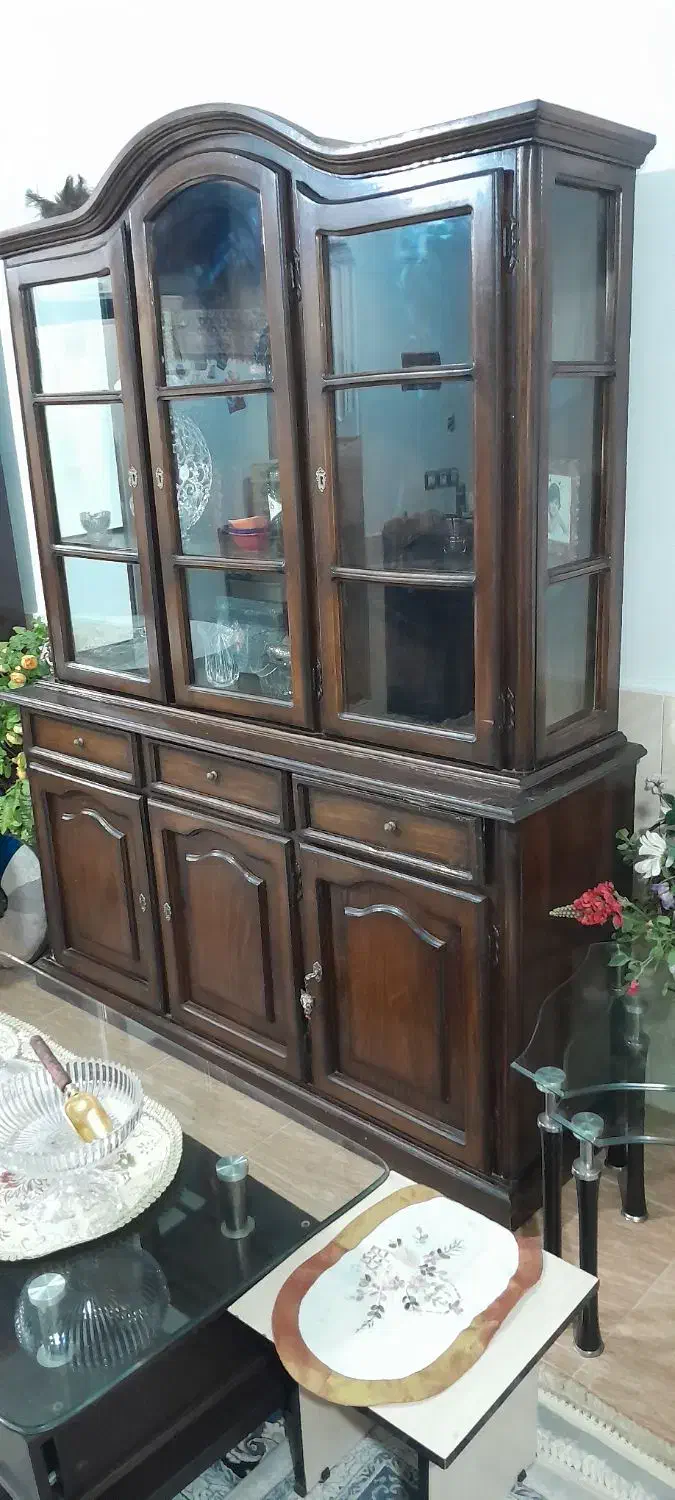 یک عدد بوفه کهنه کارقدیم|بوفه، ویترین، کنسول|بوشهر, |دیوار