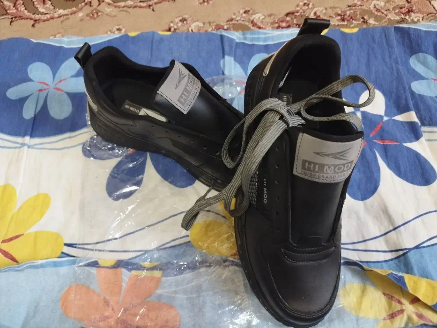 فروش کفش|کفش و لباس بچه|شیراز, انجیر|دیوار