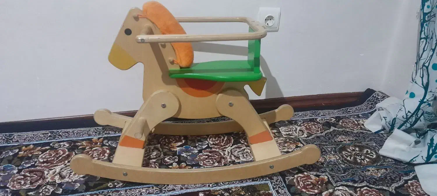 اسب چوبی سالم|اسباب‌بازی بچه|کوهسار (البرز), |دیوار