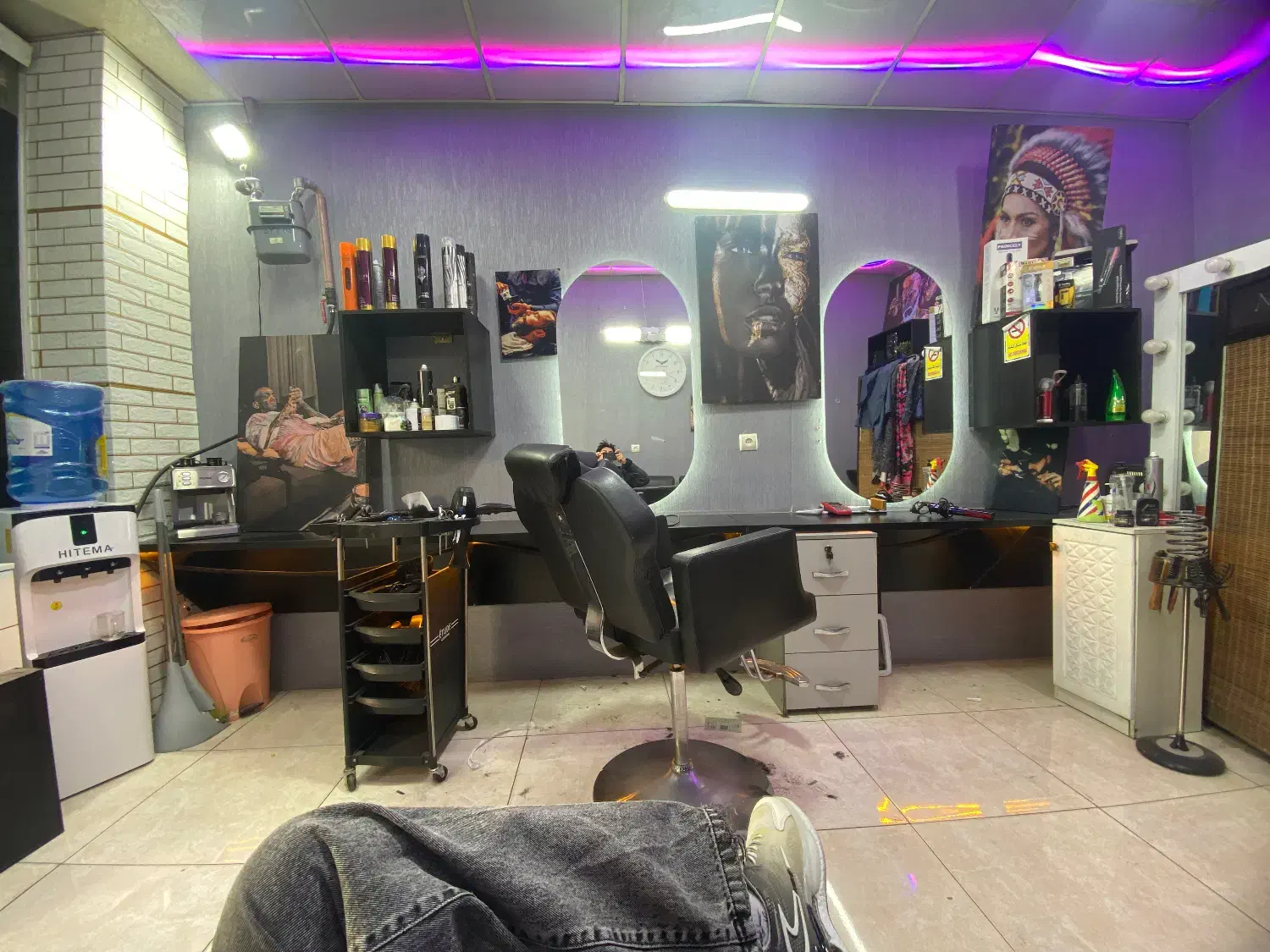 تمامی لوازم ارایشگاه مردانه باهم|آرایشگاه و سالنهای زیبایی|اندیشه, اندیشه فاز ۱|دیوار