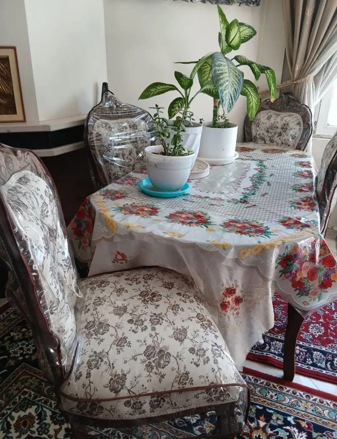 میزناهارخوری شش نفره همراه چهارعدد صندلی|میز و صندلی غذاخوری|ملکآباد, |دیوار