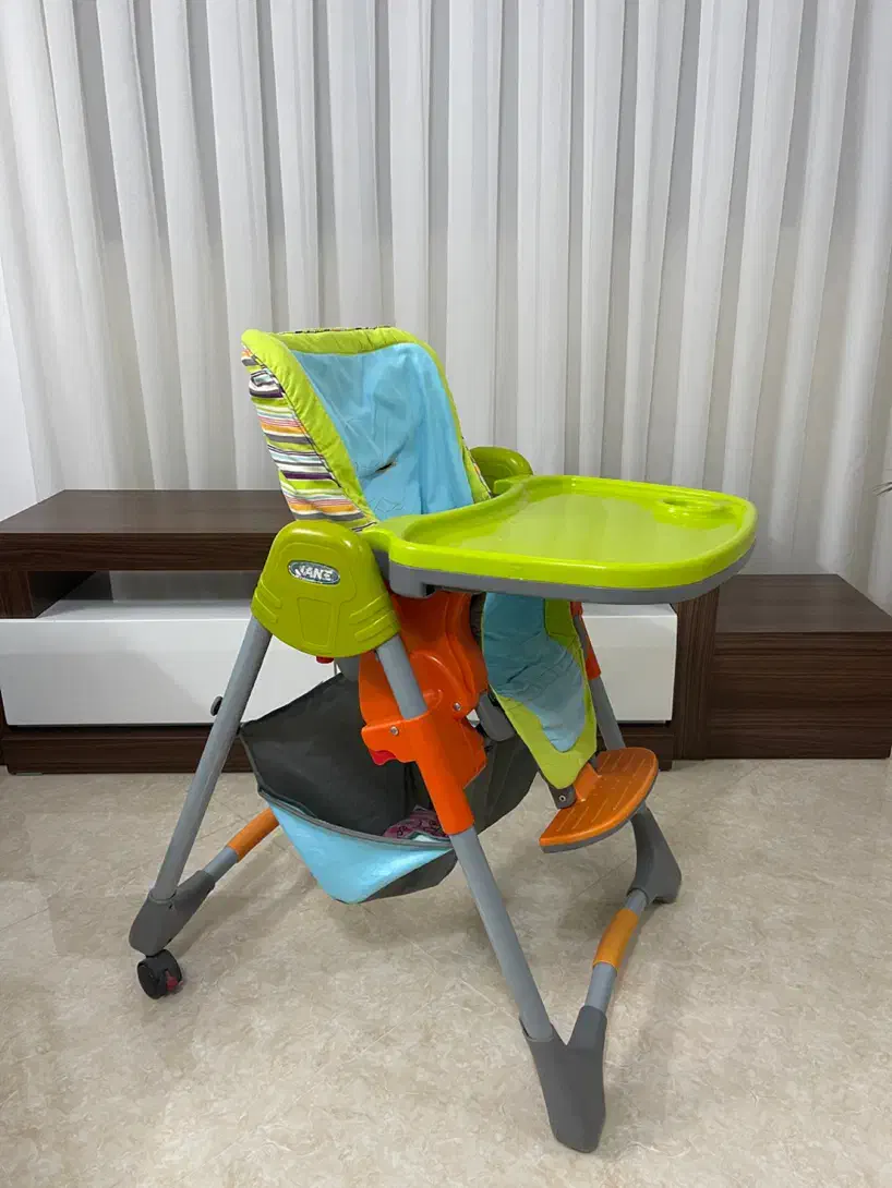 صندلی غذا|تخت و صندلی بچه|بیرجند, |دیوار