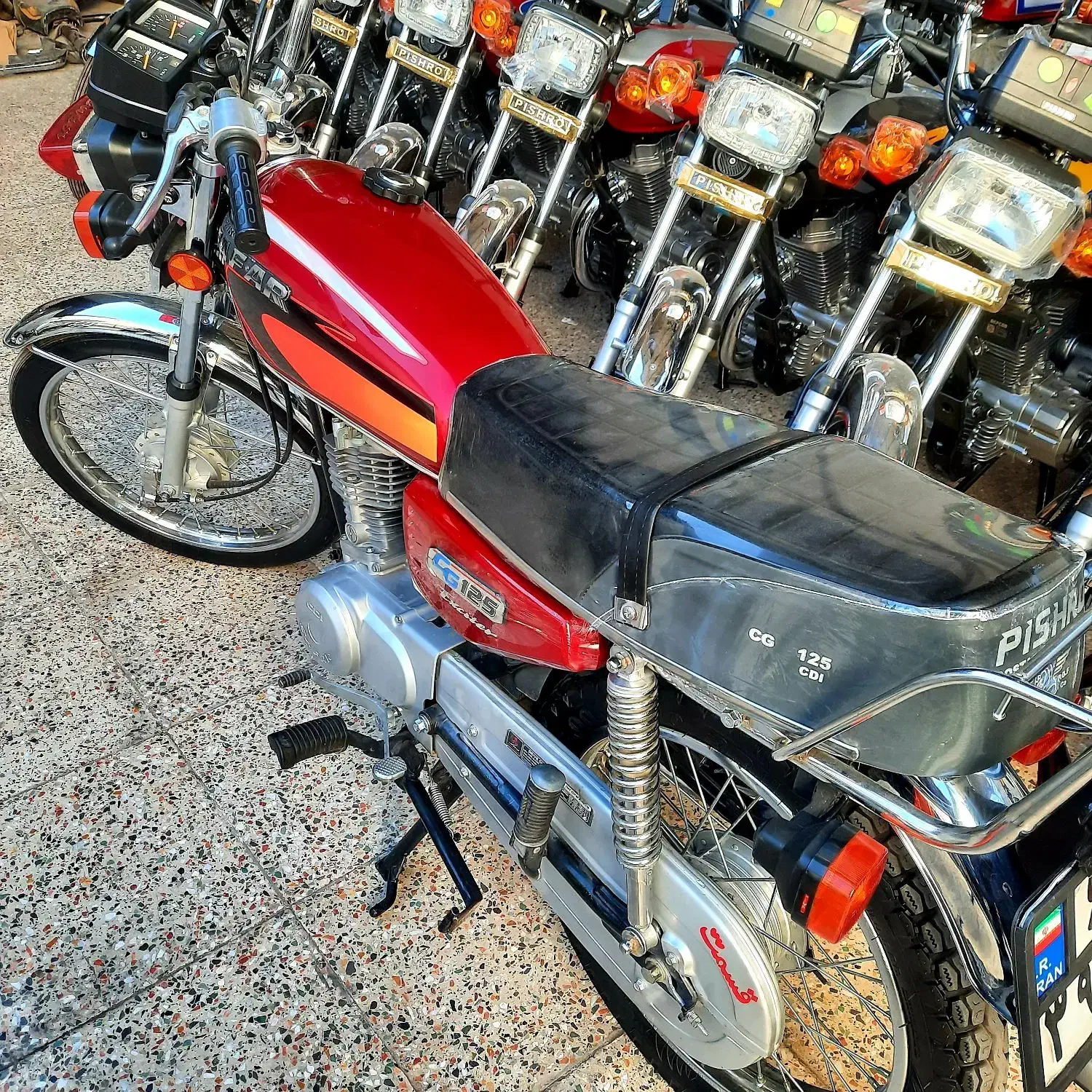 پیشرو ۱۲۵ کاربرات فابریک|موتورسیکلت|خمینیشهر, |دیوار