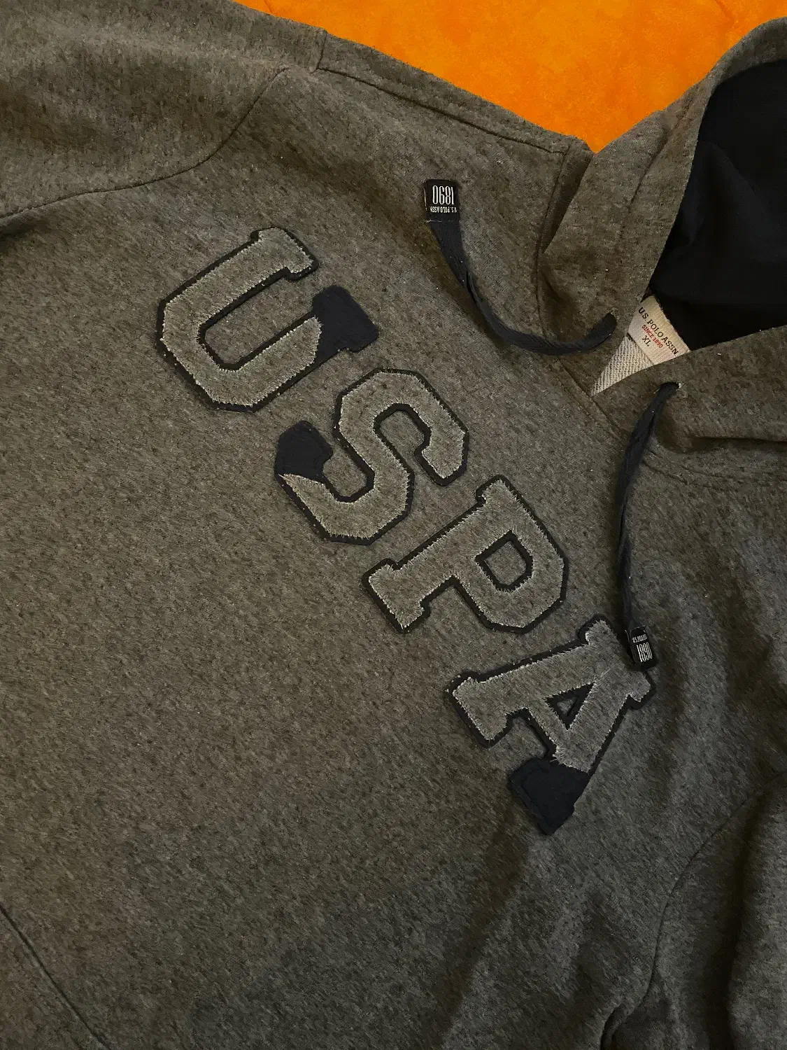 هودی و کلاه|لباس|مشهد, فلسطین|دیوار