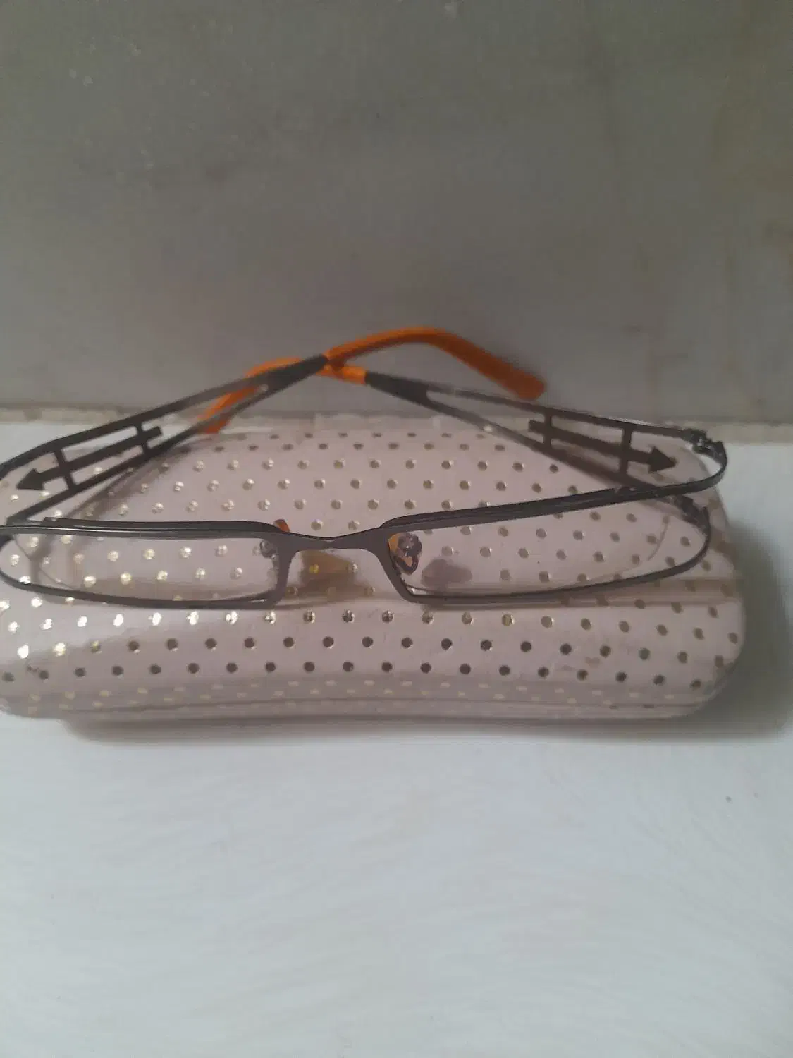 تعدادی عینک اسپرت|زیورآلات و اکسسوری|قم, هفت تیر|دیوار