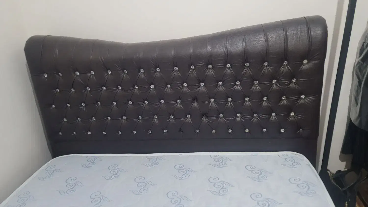 شمعدان و آباژور و سرویس خواب|کلکسیون اشیاء عتیقه|همدان, |دیوار