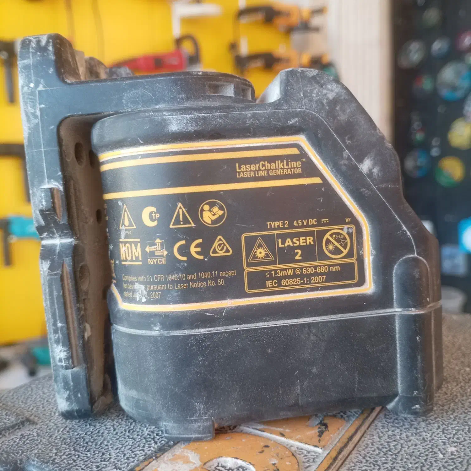 تراز لیزری و میخکوب|خدمات پیشه و مهارت|اشنویه, |دیوار