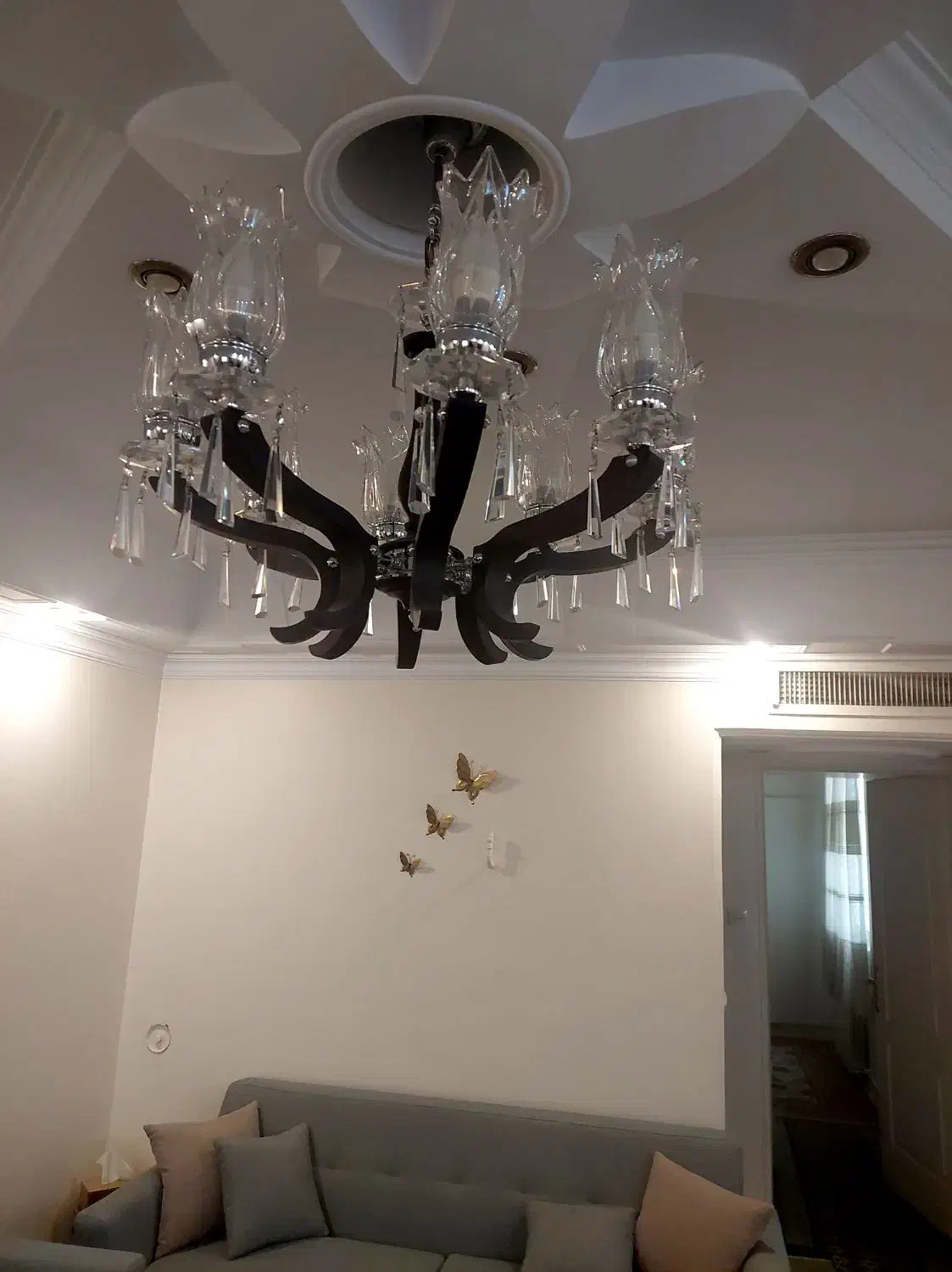 لوستر پذیرایی ۸ شاخه بسیار شیک چوب و کریستال|لوستر و چراغ آویز|تهران, آهنگ|دیوار