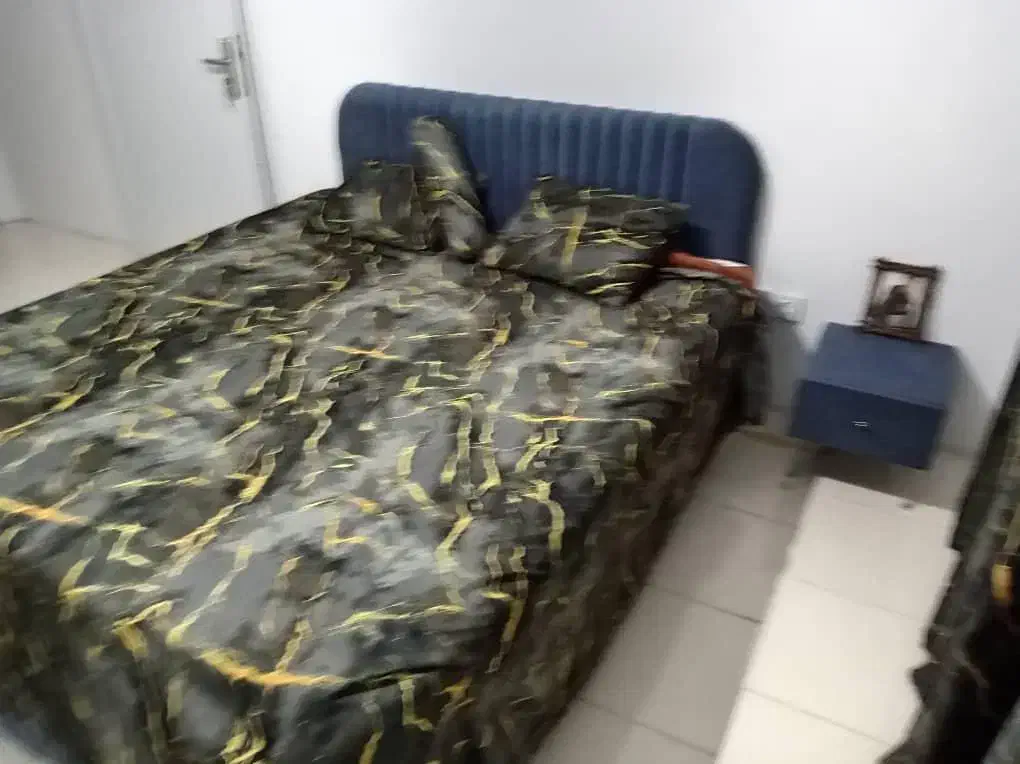 تخت دو نفره با عسلی ومیز توالت|تخت و سرویس خواب|پرند, فاز ۲|دیوار