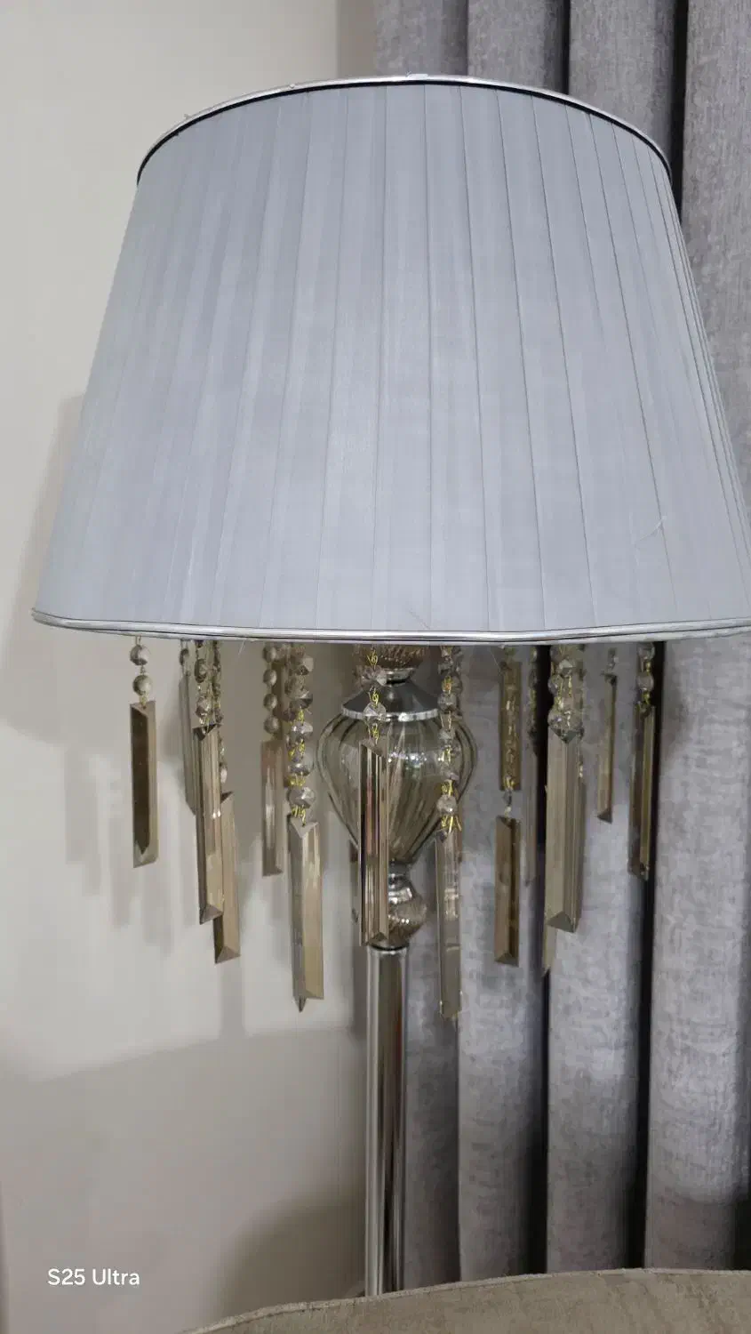 اباژور ایستاده در حدنو|چراغ خواب و آباژور|هشتگرد, شهرک پامچال|دیوار