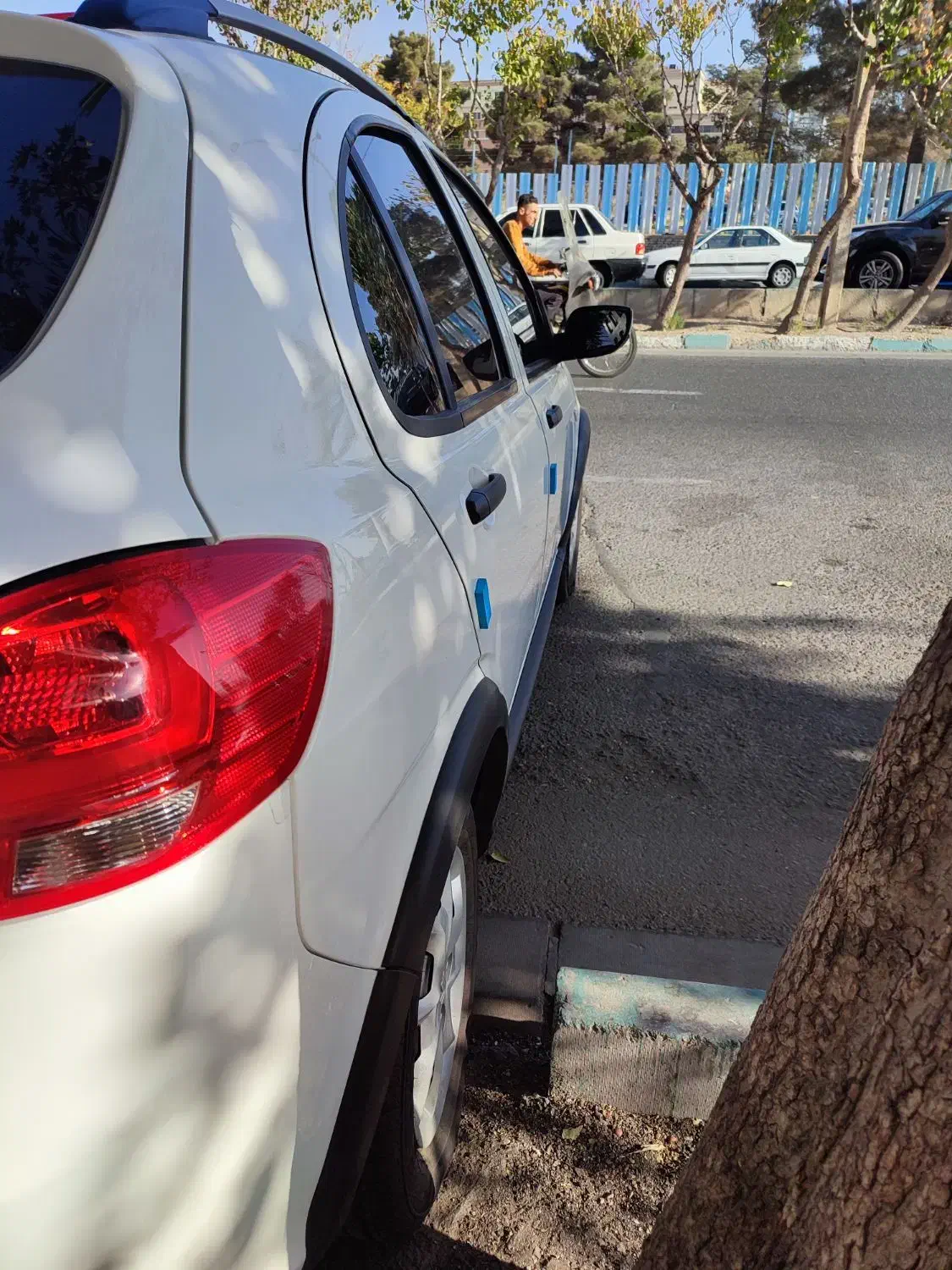 کوییک آر سفید مشکی ۴۰۴ بی رنگ|خودرو سواری و وانت|تهران, حکیمیه|دیوار