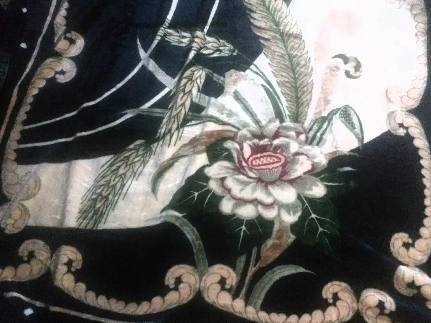 پتو|رختخواب، بالش، پتو|قدس, شهر‌قدس|دیوار