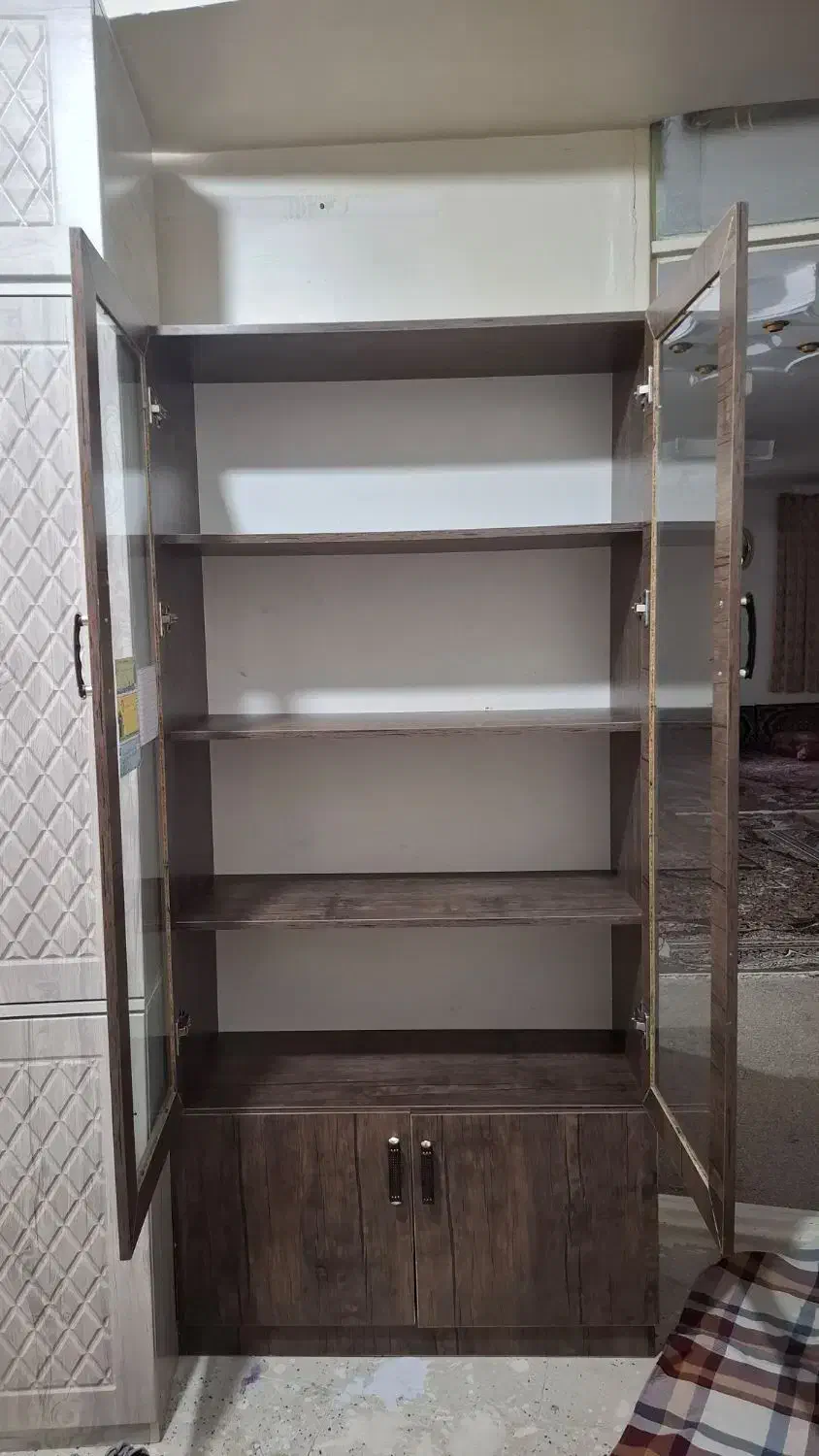 کتابخانه کمدی با در شیشه ای|کتابخانه، شلف، قفسههای دیواری|قرچک, میرزائی شمالی|دیوار