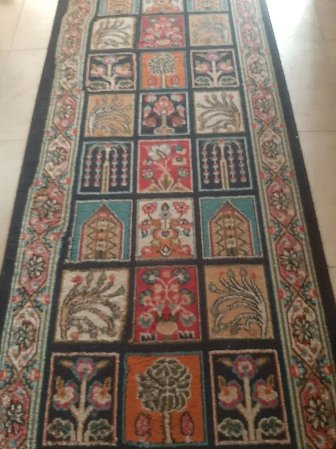 کناره سورمه ای|فرش|مشهد, کوشش|دیوار