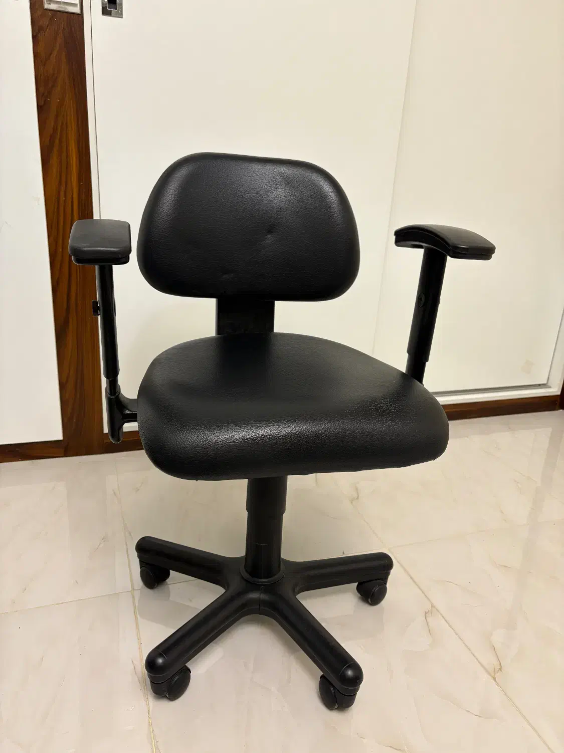 صندلی کامپیوتر چرخدار و جکدار در حد نو|صندلی و نیمکت|اصفهان, حسین‌آباد|دیوار