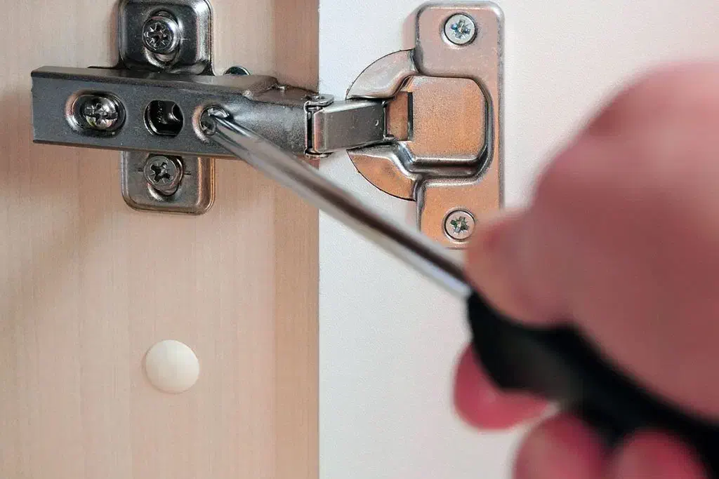 تعمیر ونصب کابینت،کمددیواری،تخت کمجا،میز ،دراور|خدمات پیشه و مهارت|پرند, فاز ۳|دیوار