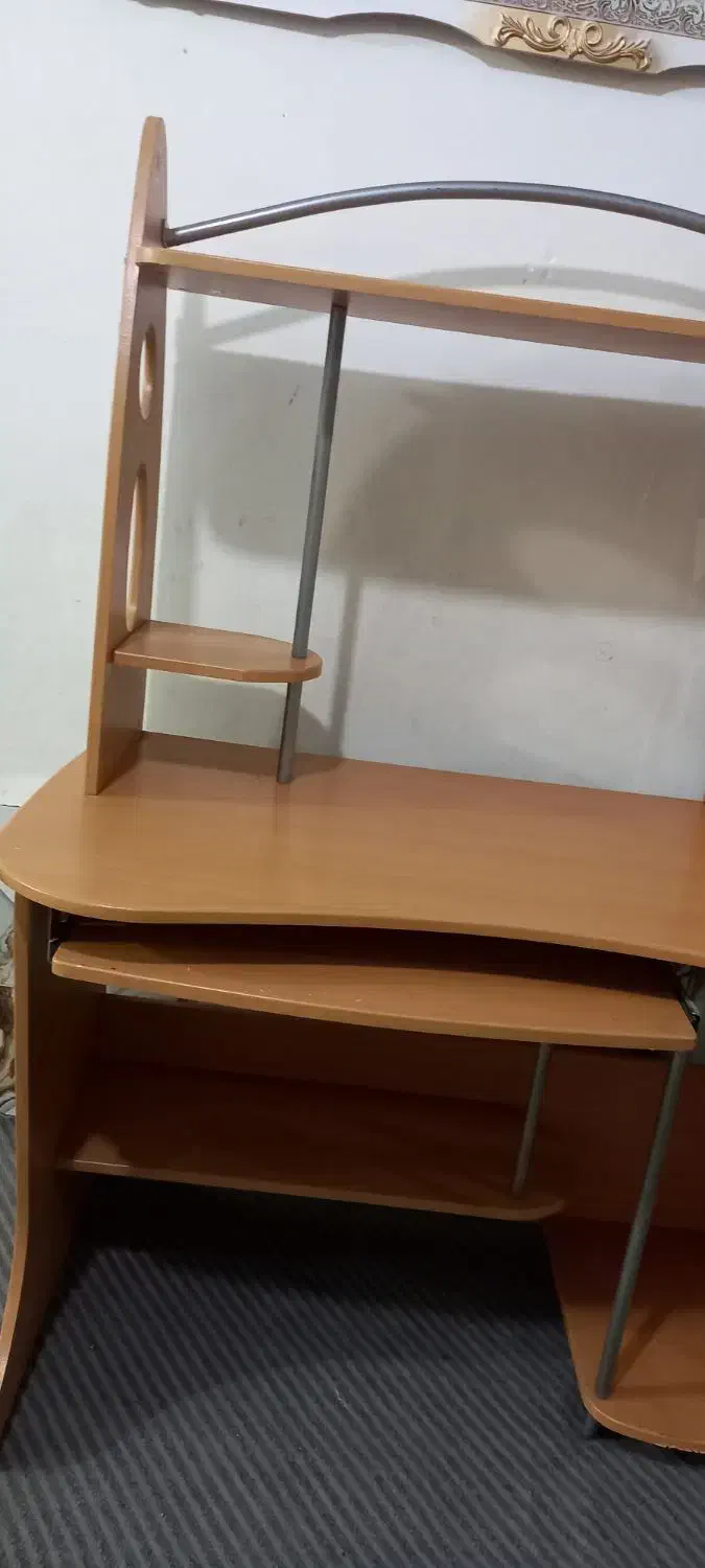 میز تحریرسالم تمیز بدون هیچ شکستگی|میز تحریر و کامپیوتر|خرمشهر, |دیوار