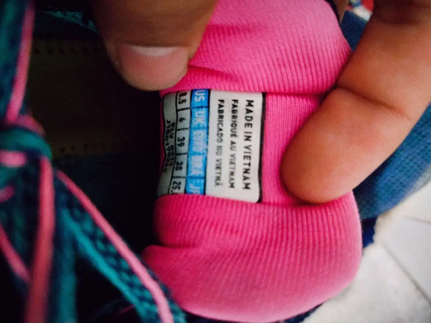 کتونی|کیف، کفش، کمربند|اسفراین, |دیوار