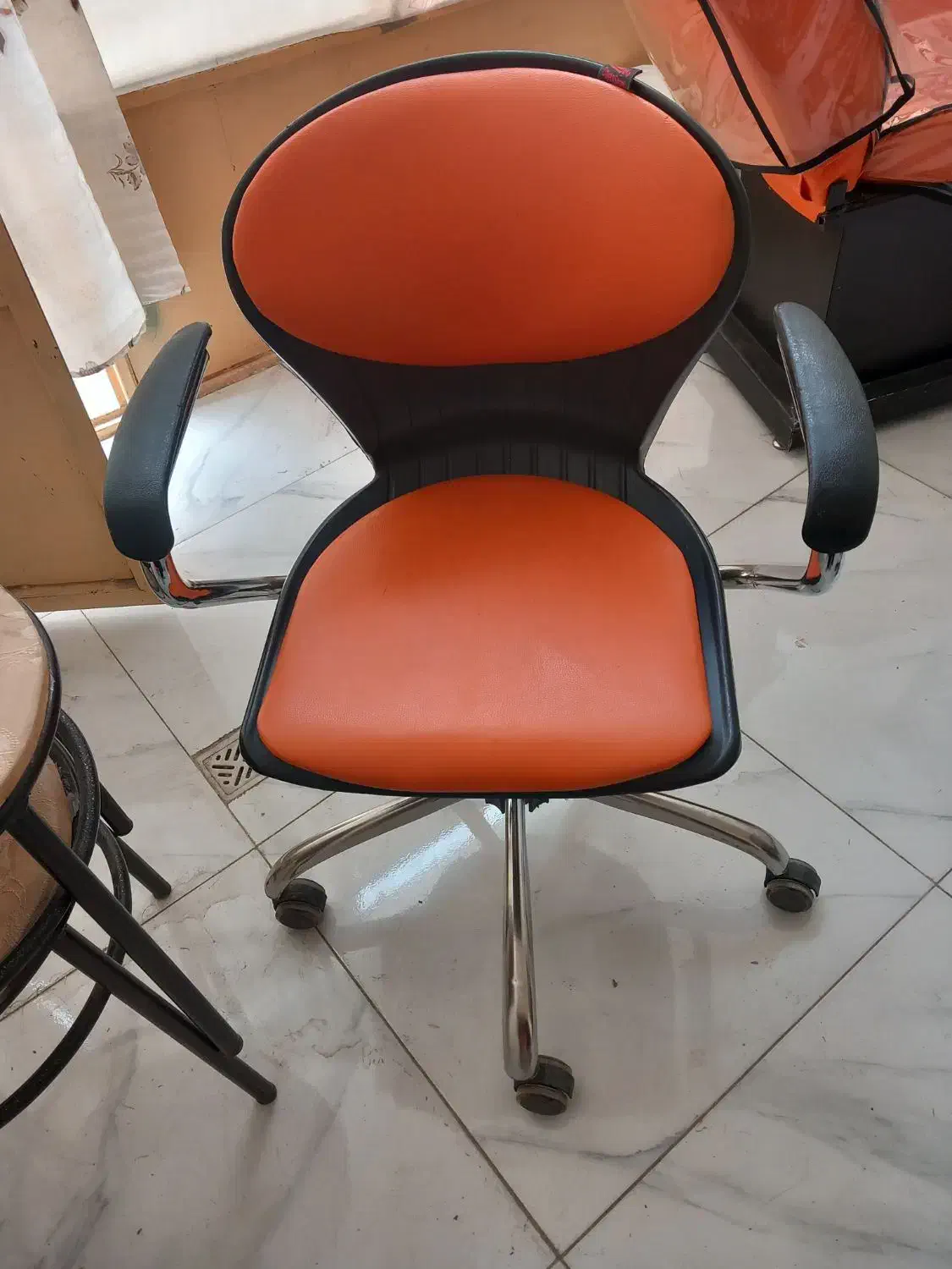 صندلی چرخشی|صندلی و نیمکت|سقز, |دیوار