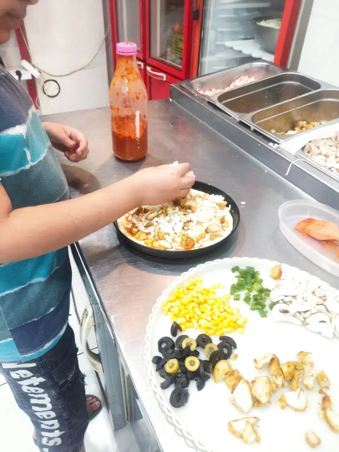 استخدام صندوقدار و آشپز خانم برای فست فود|استخدام خدمات فروشگاه و رستوران|اهواز, بهارستان|دیوار