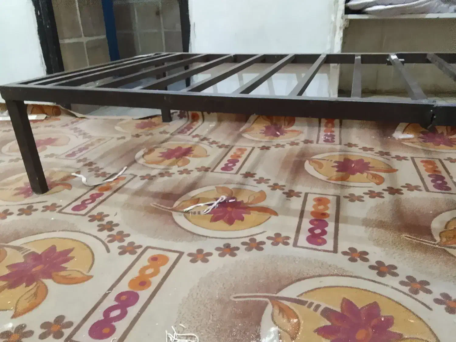 تخت آهنی|تخت و سرویس خواب|قم, قم نو|دیوار