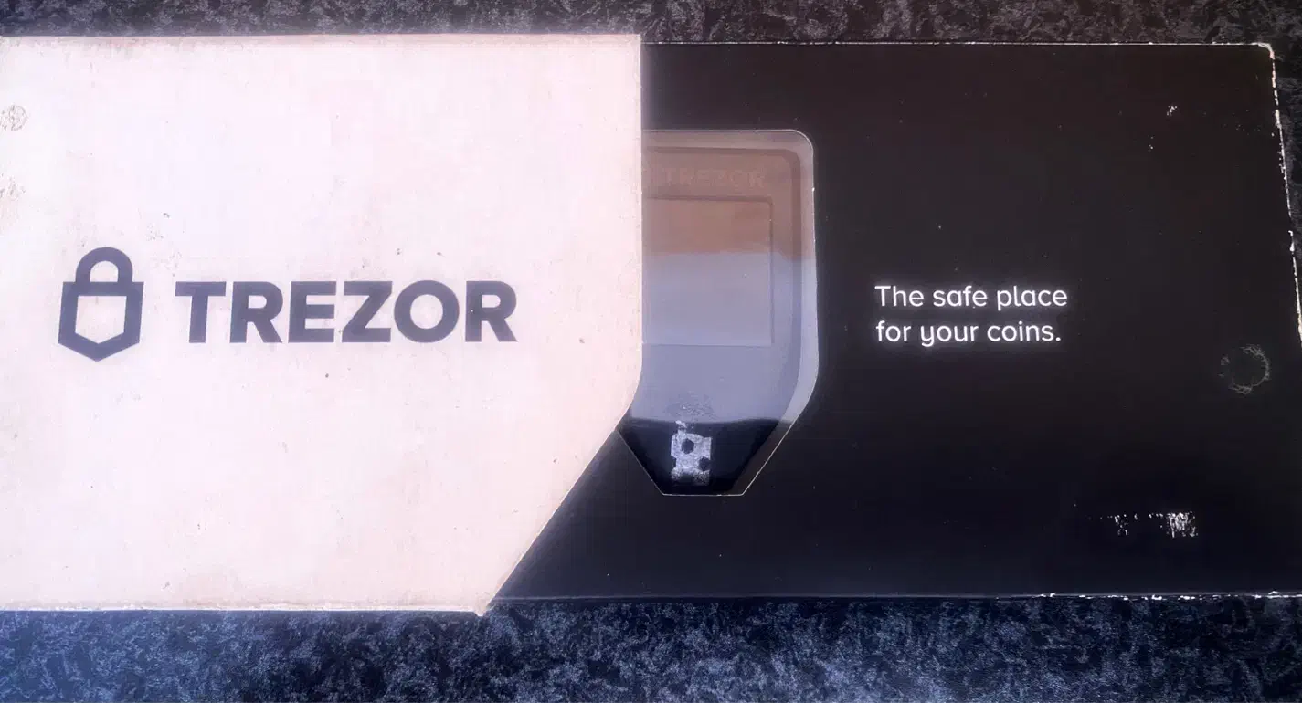 ولت سخت افزاری trezor model t|قطعات و لوازم جانبی رایانه|تهران, بوستان چیتگر|دیوار