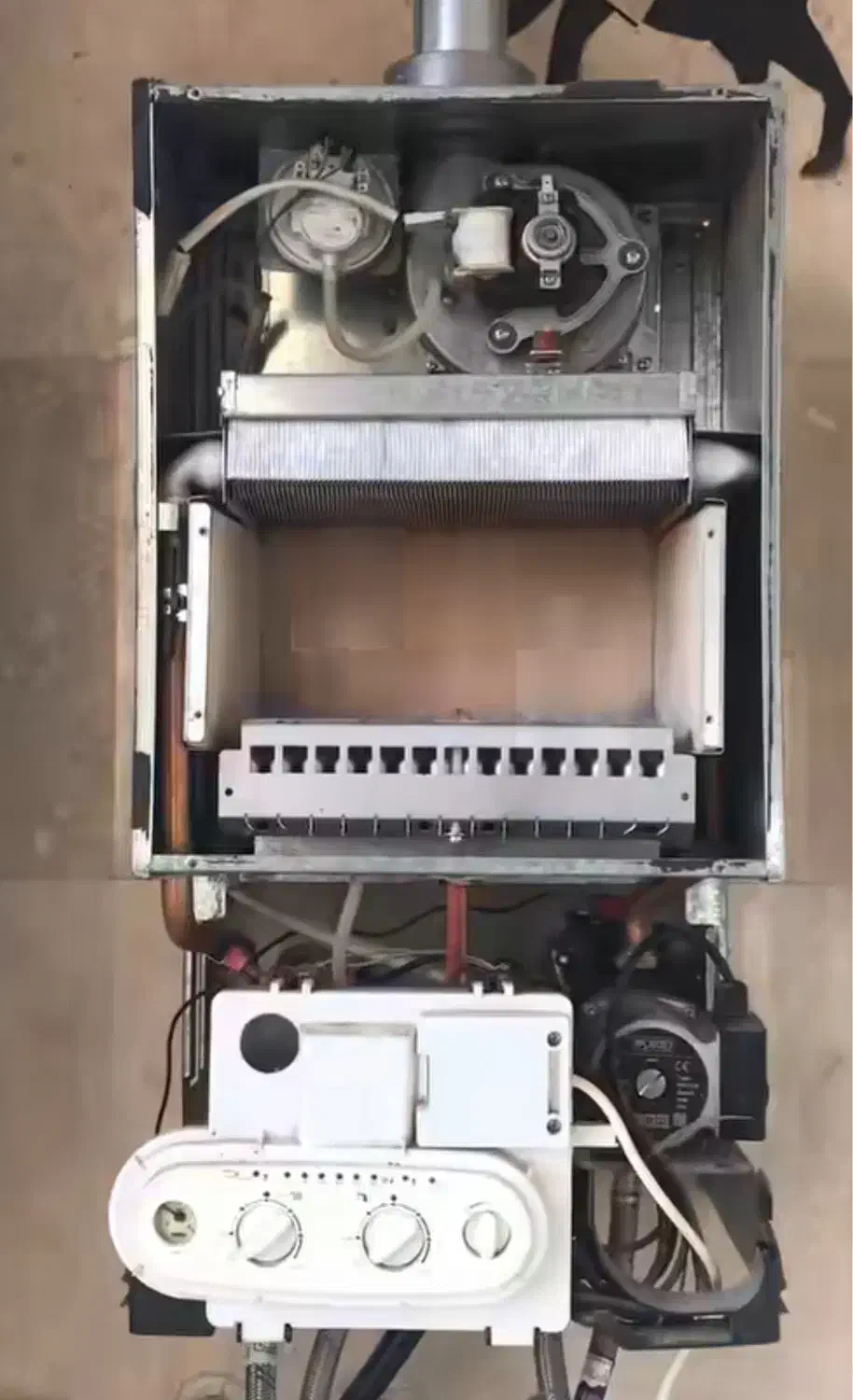 تعمیرات پکیج وابگرمکن موتورخونه ترکیدگی لوله|خدمات پیشه و مهارت|پردیس, فاز ۱|دیوار