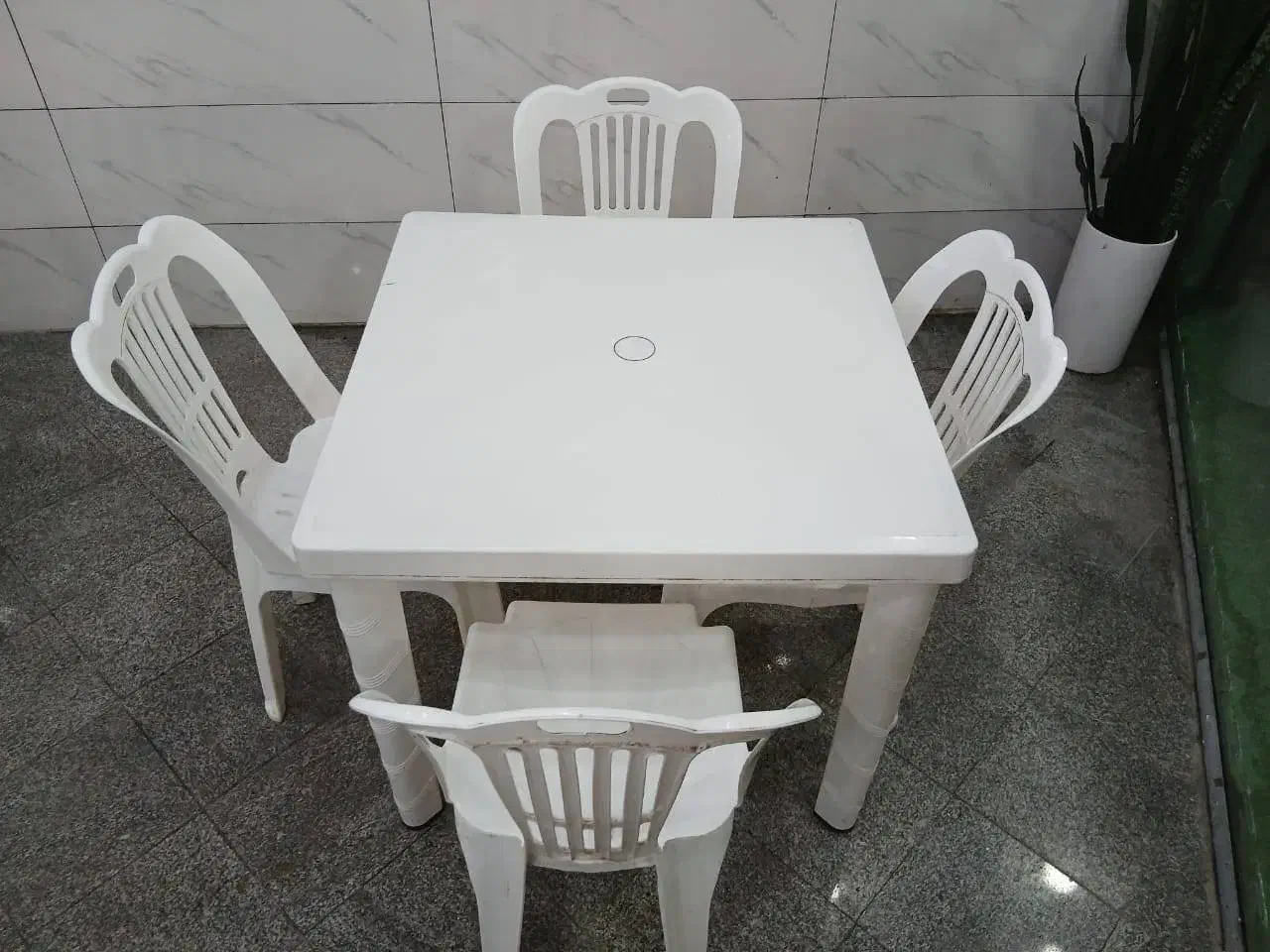 میز و صندلی پلاستیکی|کافی‌شاپ و رستوران|لاهیجان, طالقانی|دیوار