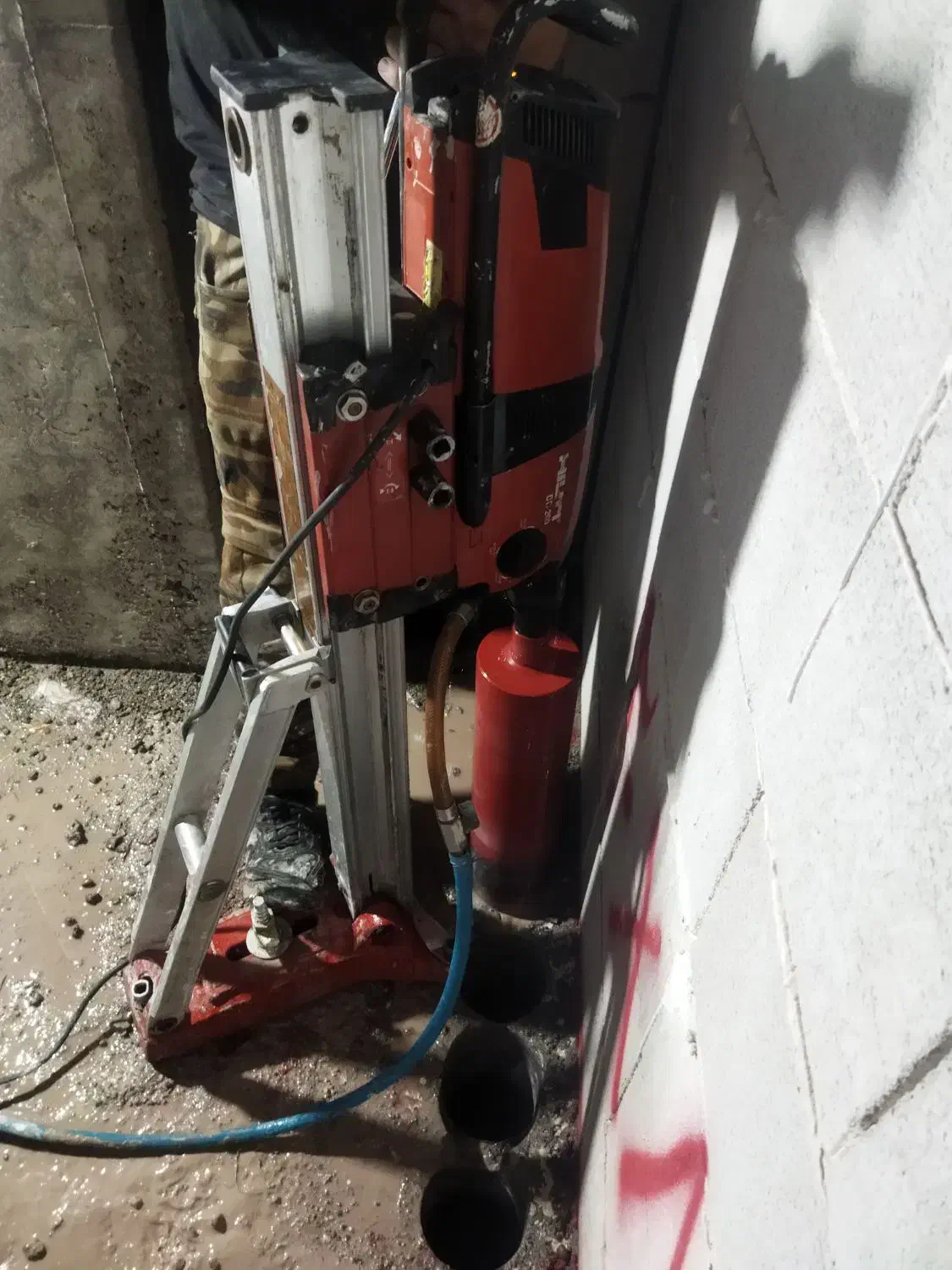 کرگیری انواع بتن با بهترین کیفیت|خدمات پیشه و مهارت|کرمان, |دیوار