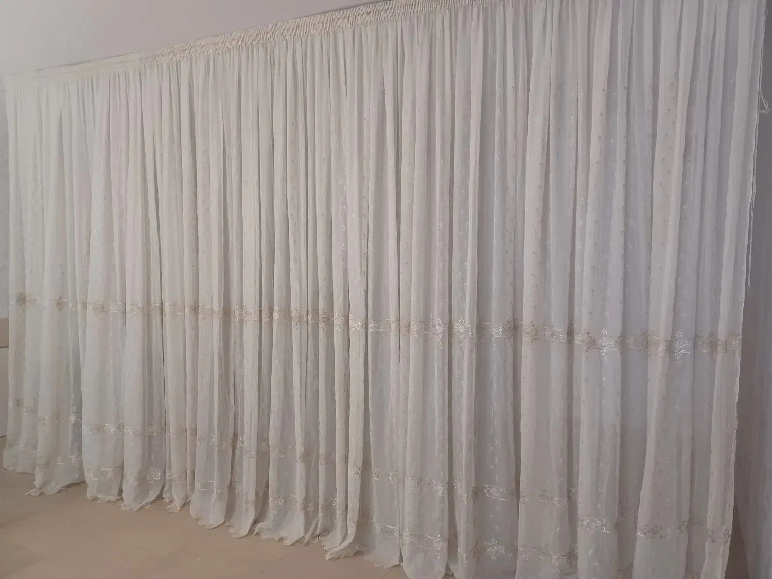 پرده کرم|پرده، رانر، رومیزی|گلبهار, شهر جدید گلبهار|دیوار