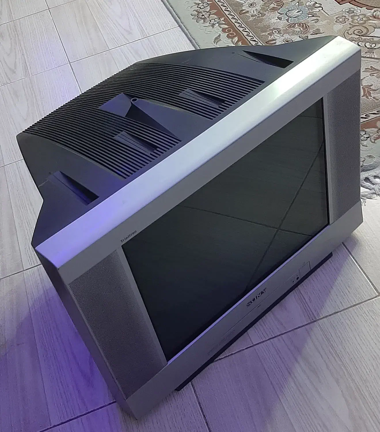 تلویزون سونی ۲۱ اینچ تمیز و سالم به شرط|تلویزیون و پروژکتور|شاهینشهر, دهخدا|دیوار