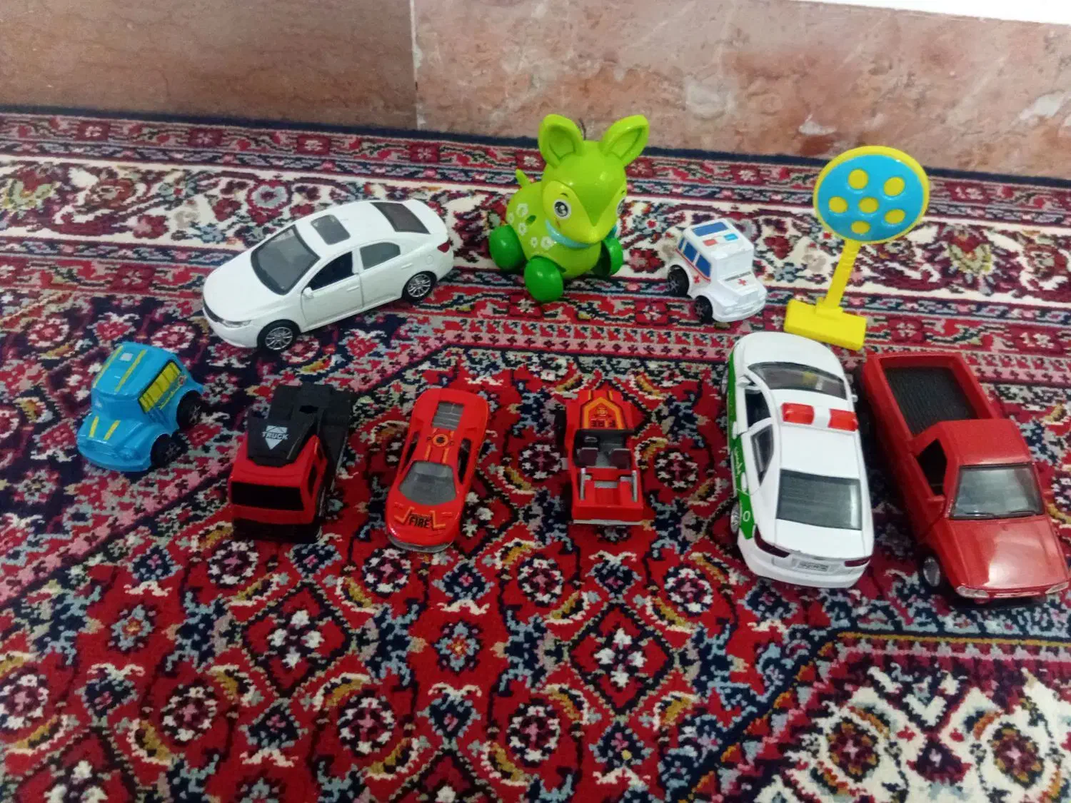 عروسکهای کارکرده|اسباببازی|میانه, |دیوار