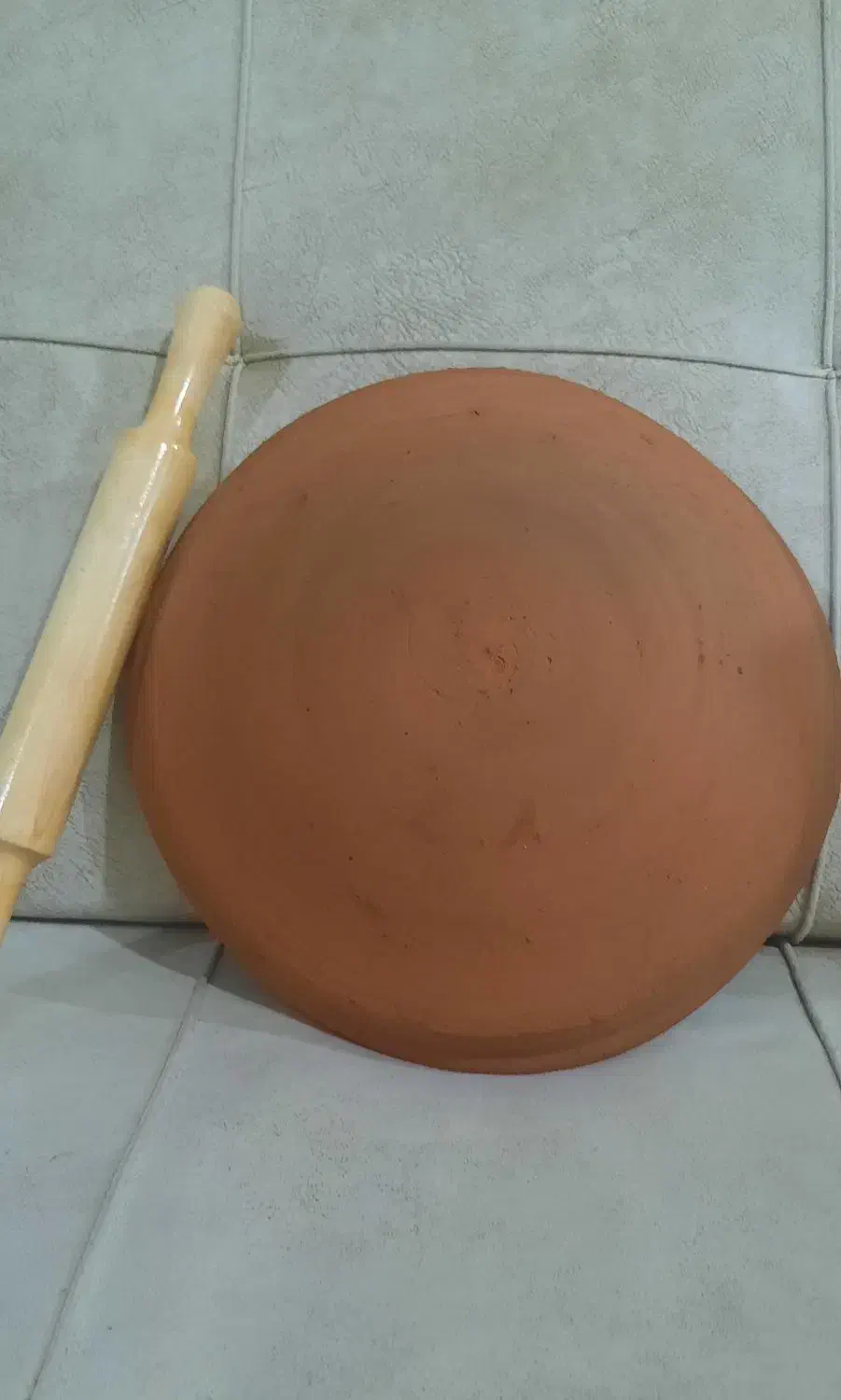نان تابه سفالی/گمج نان/ساج پخت نان/وردنه/وردنه نان|ظروف پخت‌وپز|لاهیجان, کوی آزادگان|دیوار
