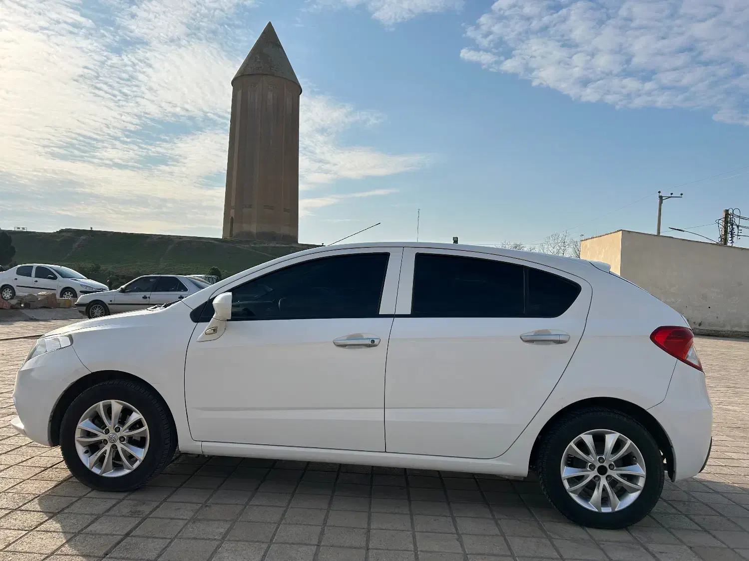 برلیانس ۲۲۰ هاچبک|خودرو سواری و وانت|گنبد کاووس, |دیوار