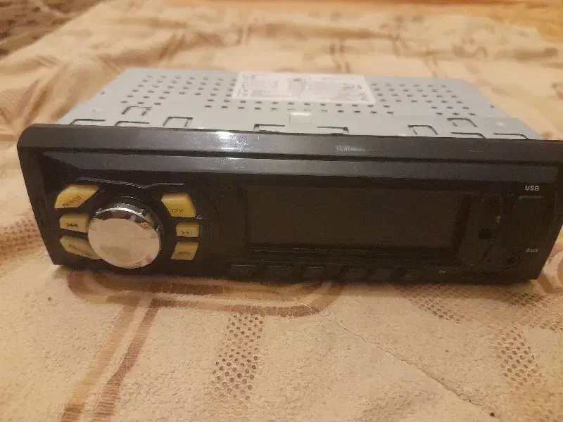 یک عدد ضبط ماشین فلشخور بلوتوث رم خور رادیو سالم|قطعات یدکی و لوازم جانبی|رفسنجان, |دیوار